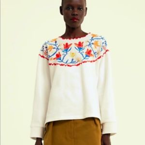 Beautiful floral embroidered white sweatshirt top from Zara